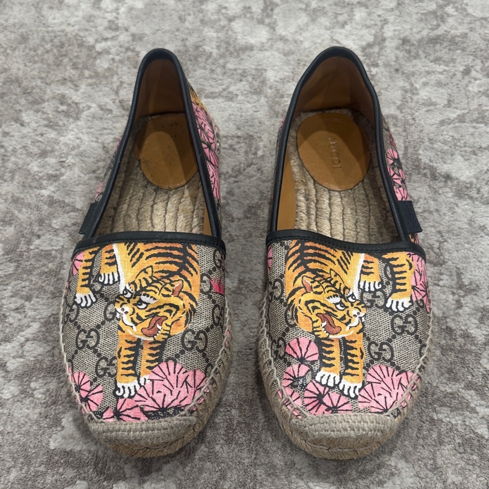 Gucci Women's Pink and Black Tiger Espadrilles